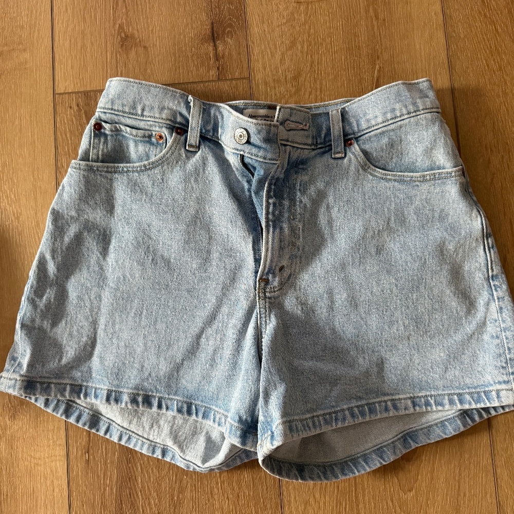 Abercrombie & Fitch High-Rise Mom Shorts